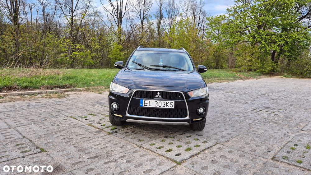 Mitsubishi Outlander - 2