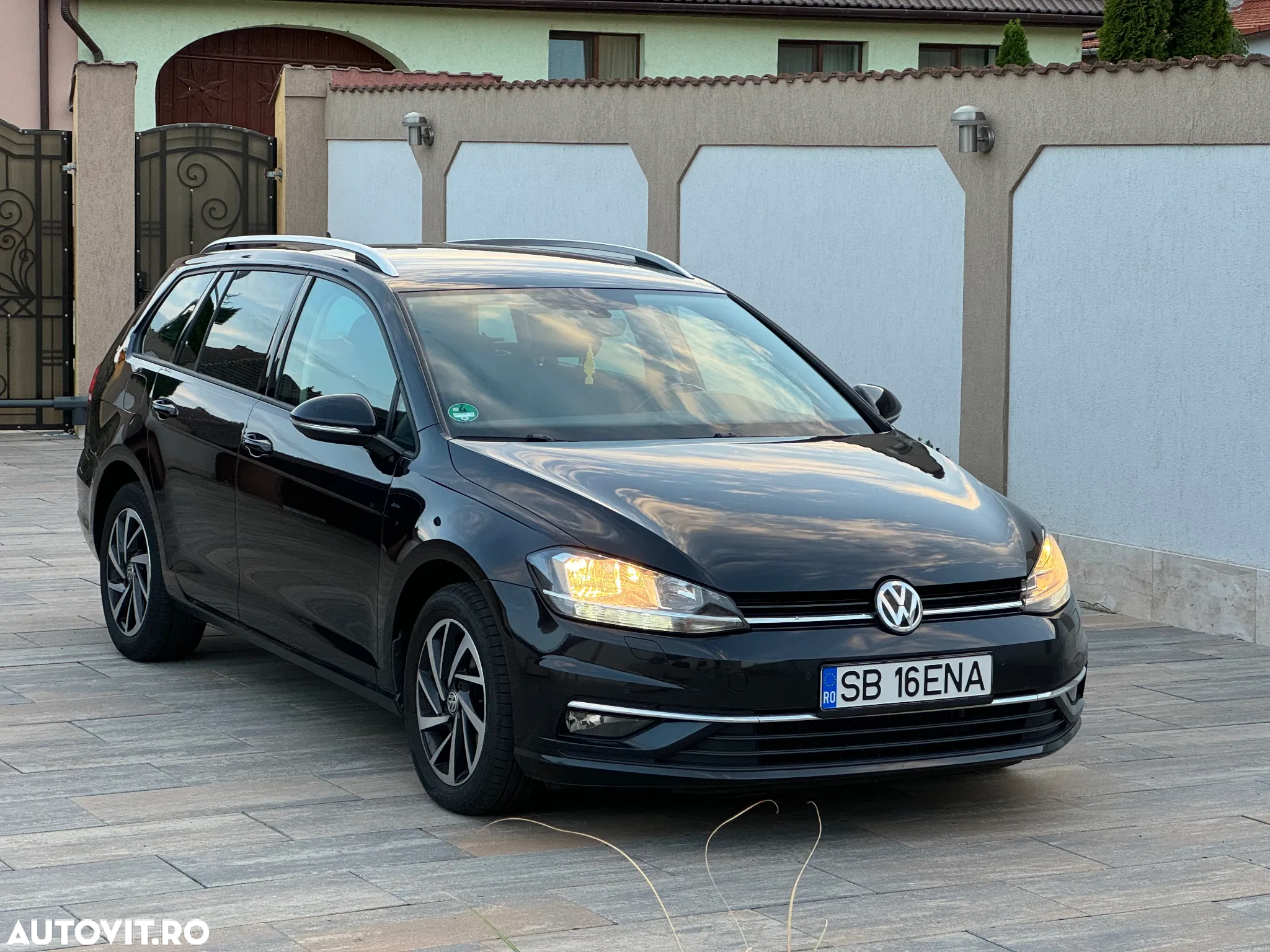 Volkswagen Golf 1.6 TDI SCR DSG Join - 37