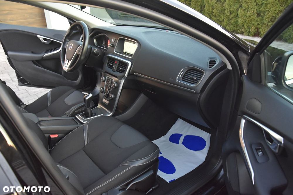 Volvo V40 D2 Drive-E Momentum - 19