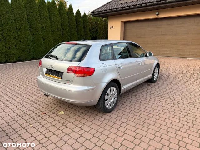 Audi A3 Sportback 2.0 TDI DPF (DSG) S tronic Ambiente - 3