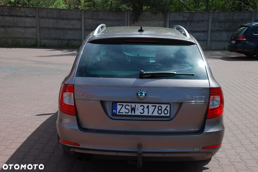 Skoda Superb 2.0 TDI Green tec DSG Elegance - 27