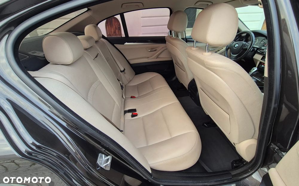 BMW Seria 5 520d Luxury Line - 9