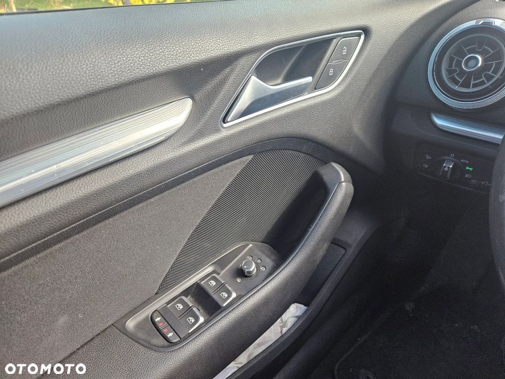 Audi A3 Sportback 35 TFSI S tronic - 17