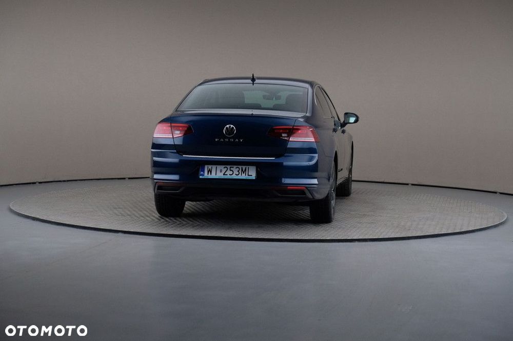 Volkswagen Passat - 5