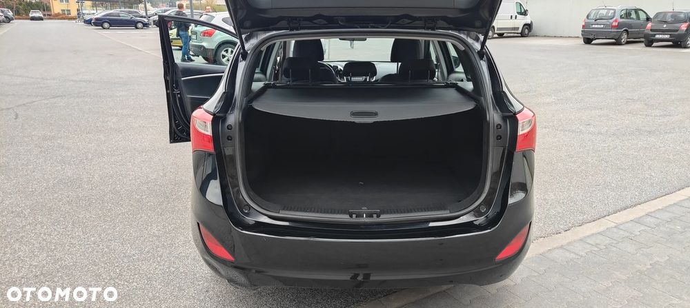 Hyundai i30 blue Kombi 1.4 Style - 18