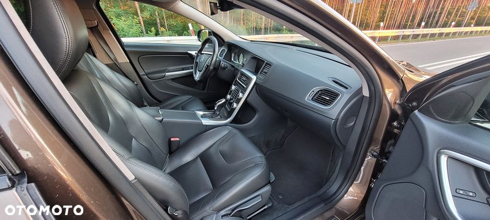 Volvo V60 Cross Country - 6