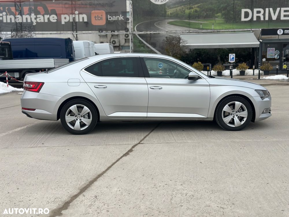 Skoda Superb 2.0 TDI DSG Style - 6