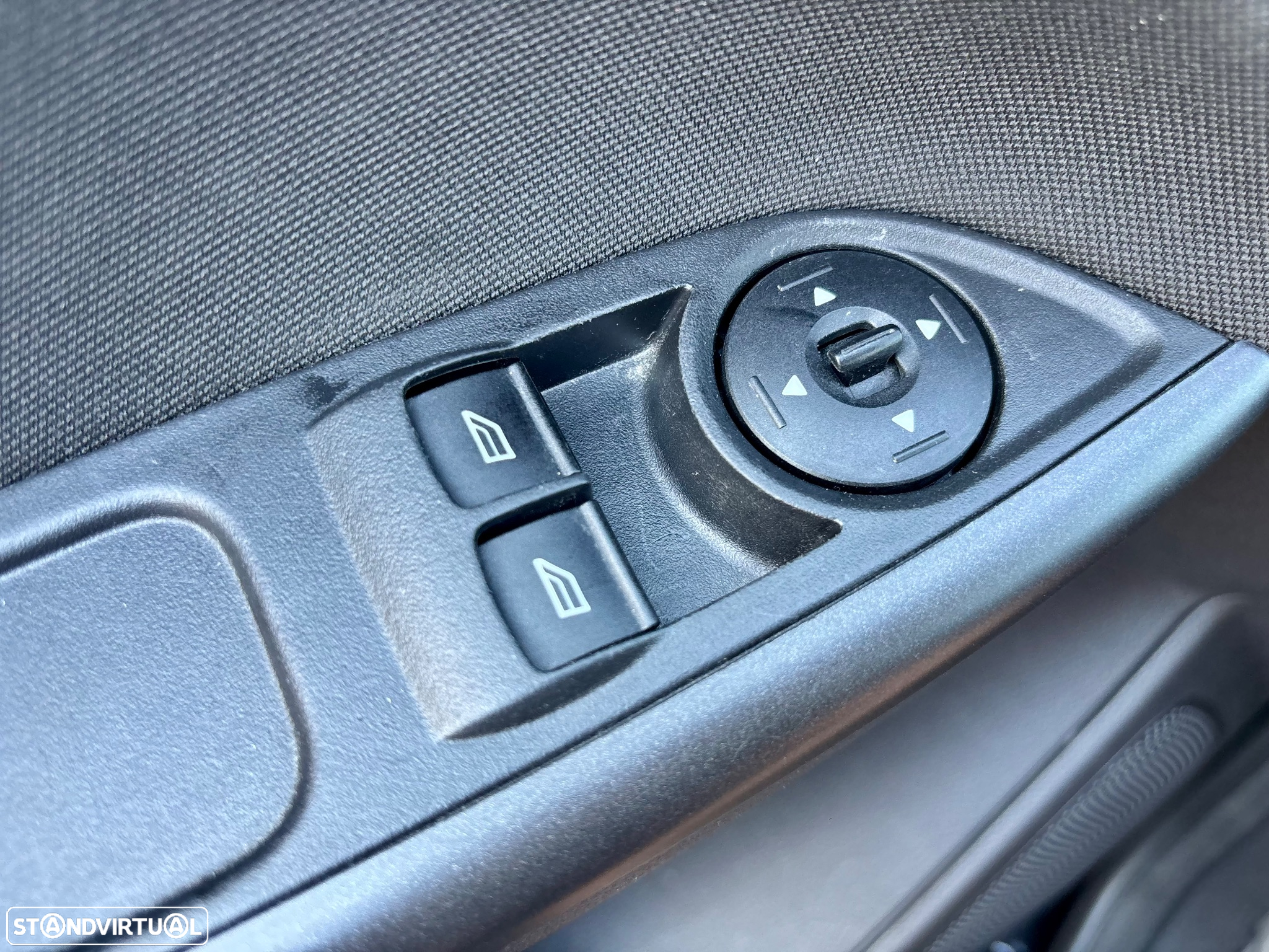 Ford Focus SW 1.0 SCTi Titanium - 44