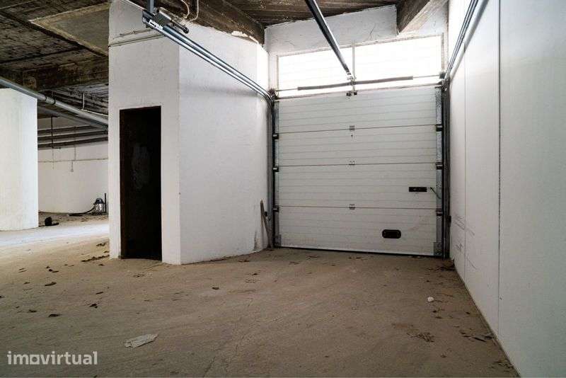 Arrendo Garagem/ Armazém Perto do Aeroporto Lisboa - Grande imagem: 4/10