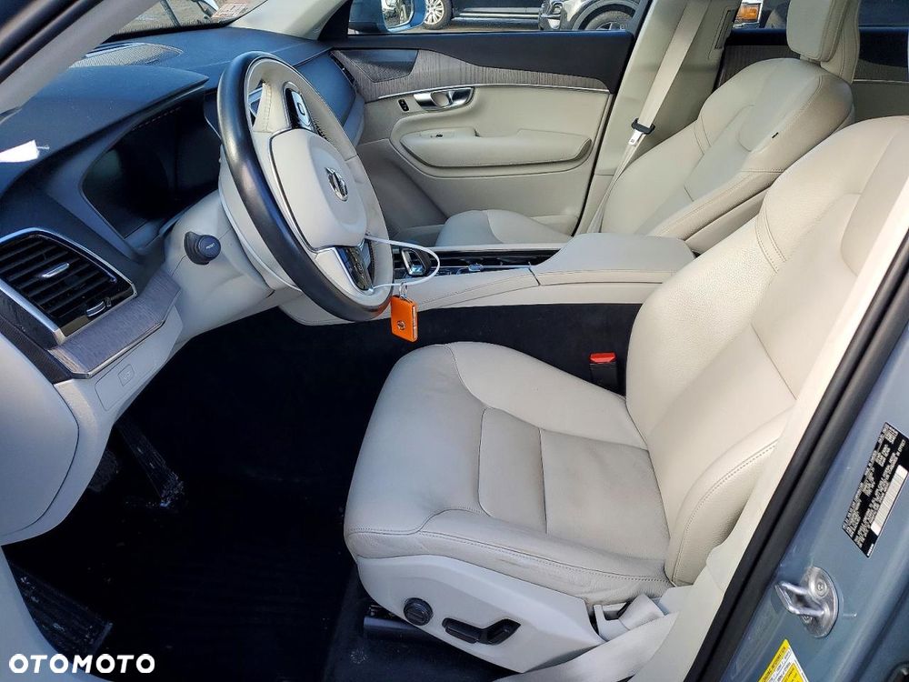 Volvo XC 90 - 8