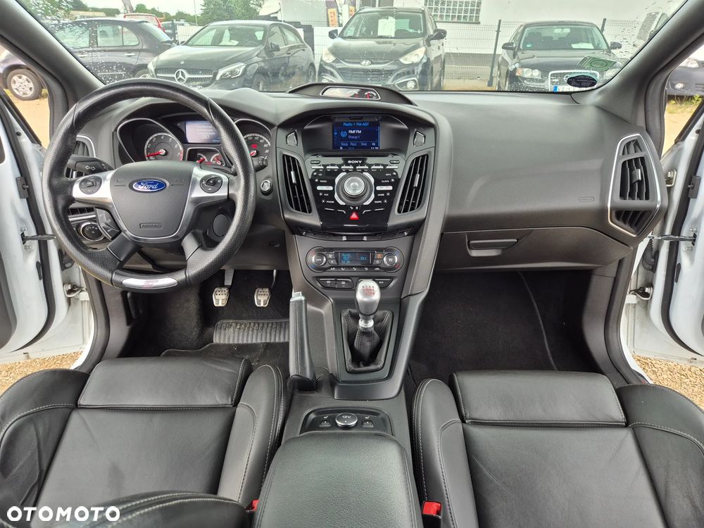 Ford Focus 2.0 EcoBoost ST mit Leder-Sport-Paket - 9