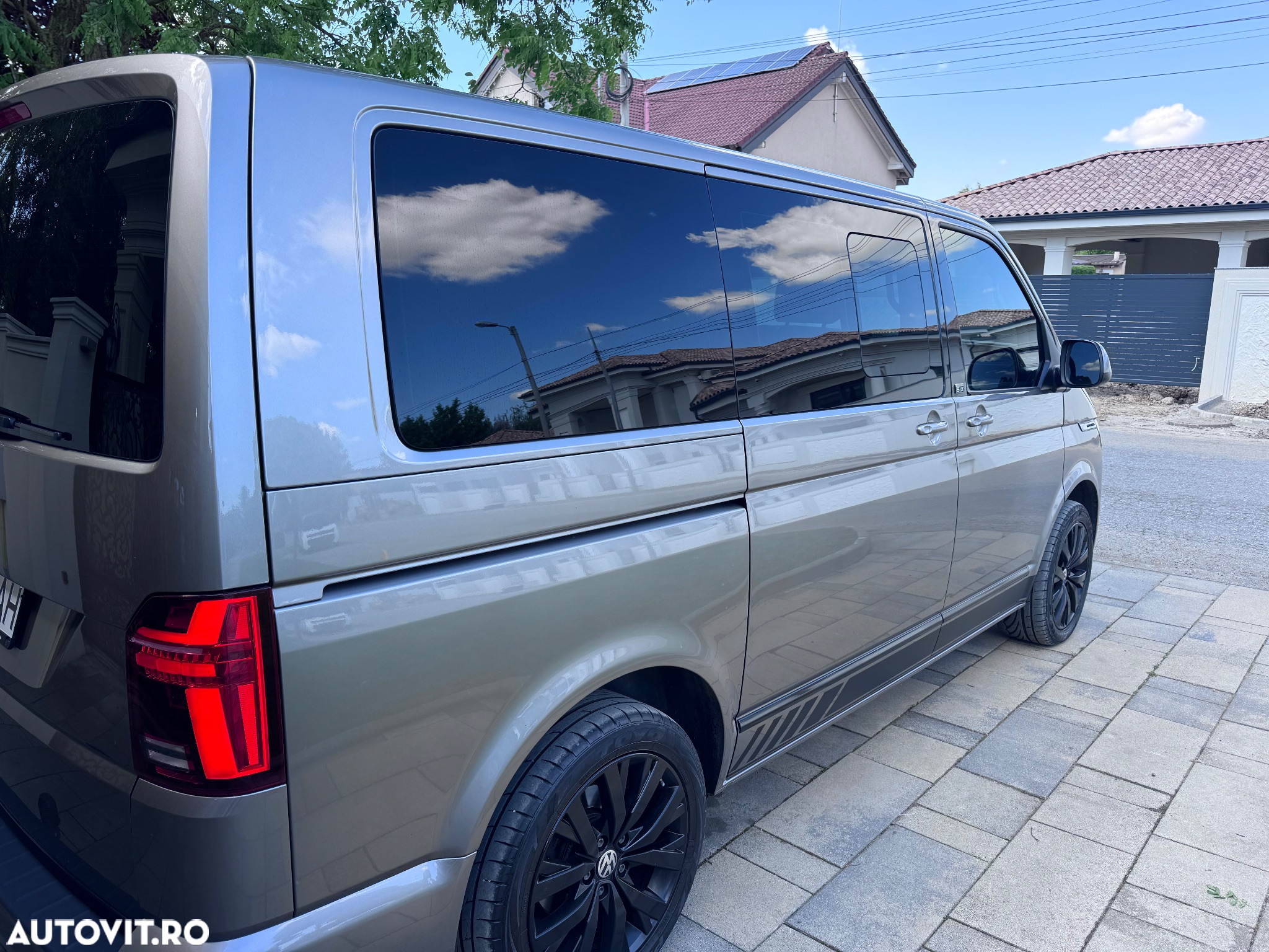 Volkswagen Multivan - 10