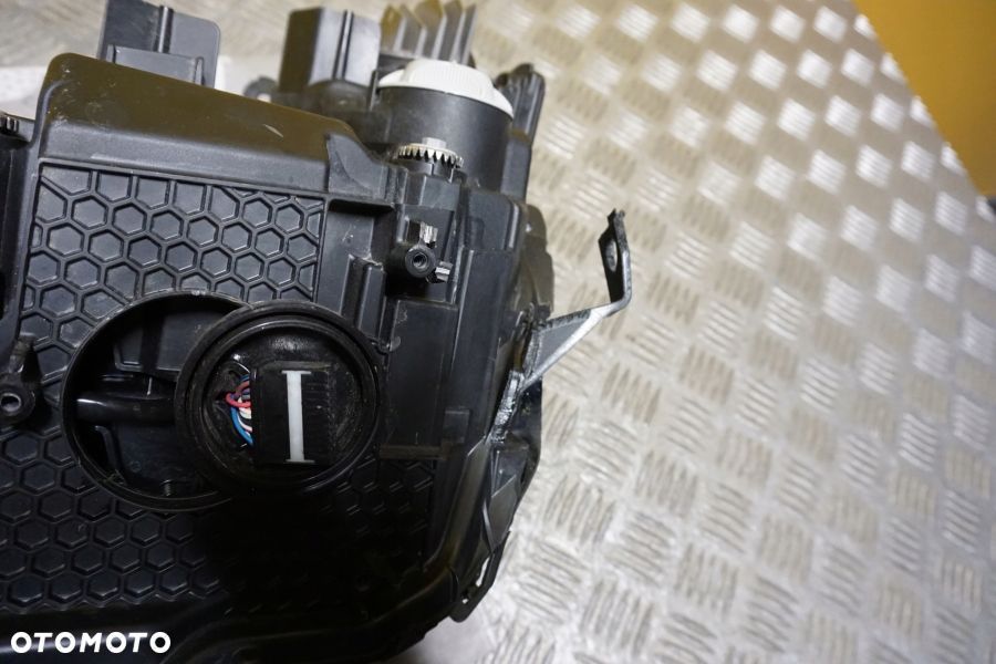 LEXUS IS IS200T IS250 IS300H IS350 2021- REFLEKTOR LAMPA LED PRAWA USA - 13