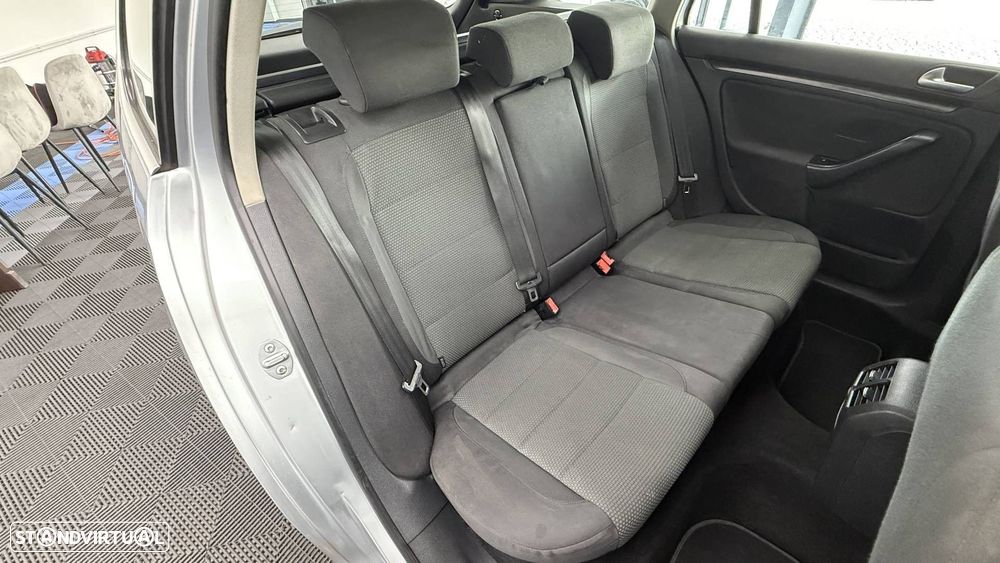 VW Golf Variant 1.6 TDi Confortline - 20