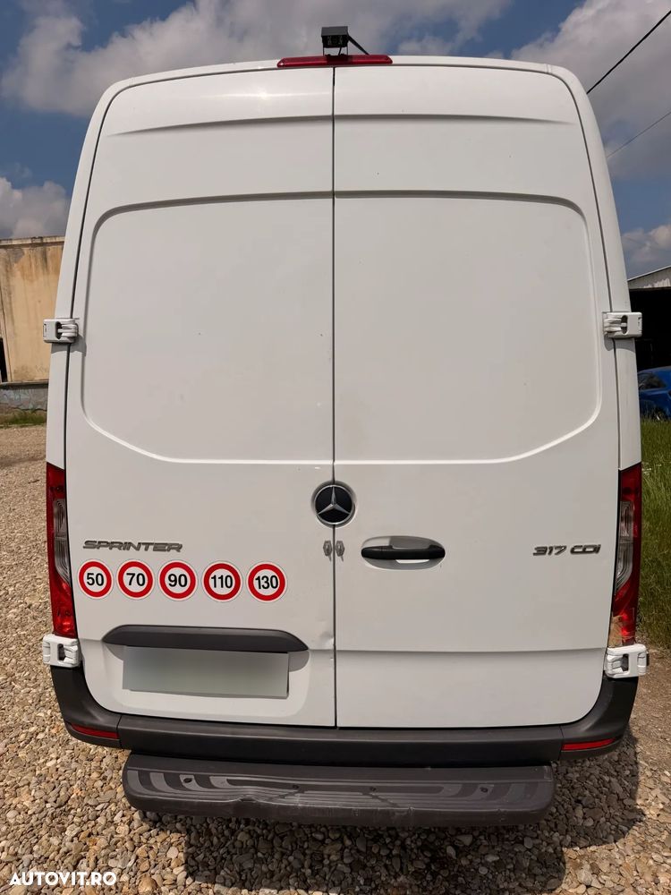 Mercedes-Benz Sprinter - 4