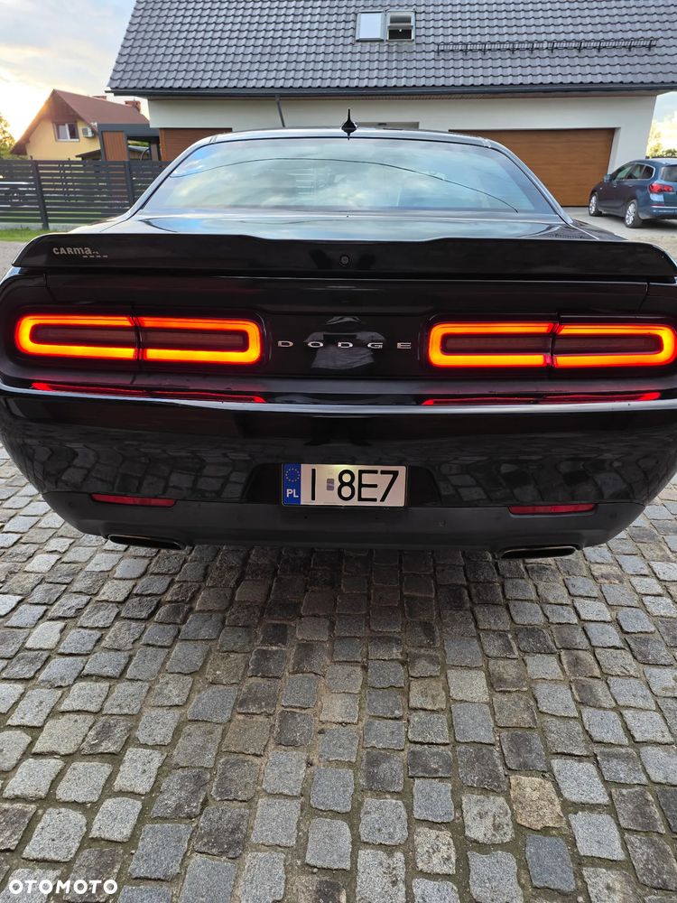 Dodge Challenger - 8