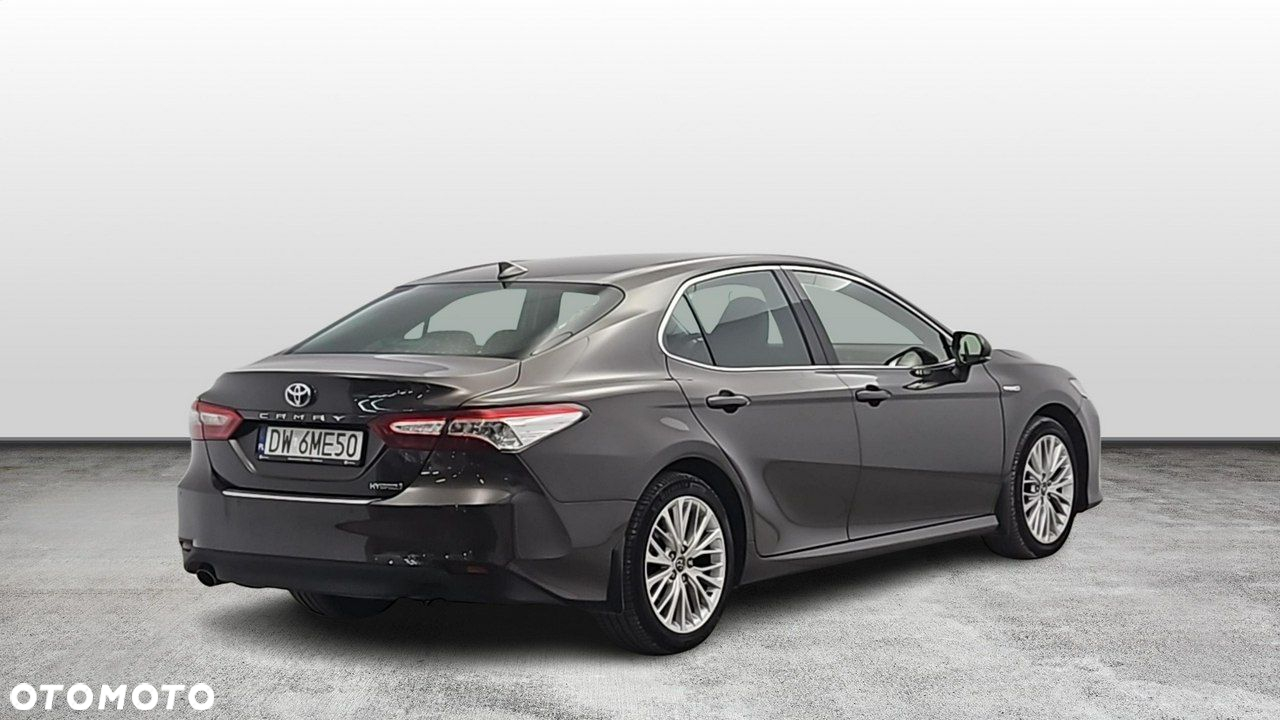 Toyota Camry - 5