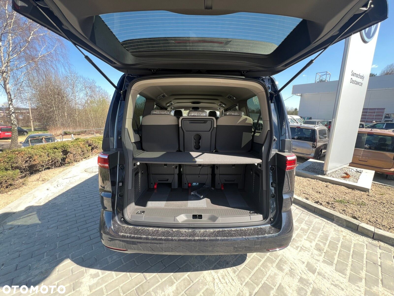 Volkswagen multivan Multivan Life L2 silnik: 2,0 l TDI SCR 110 kW / skrzynia biegów: 7-biegowa DSG rozstaw osi: 3124 mm - 6