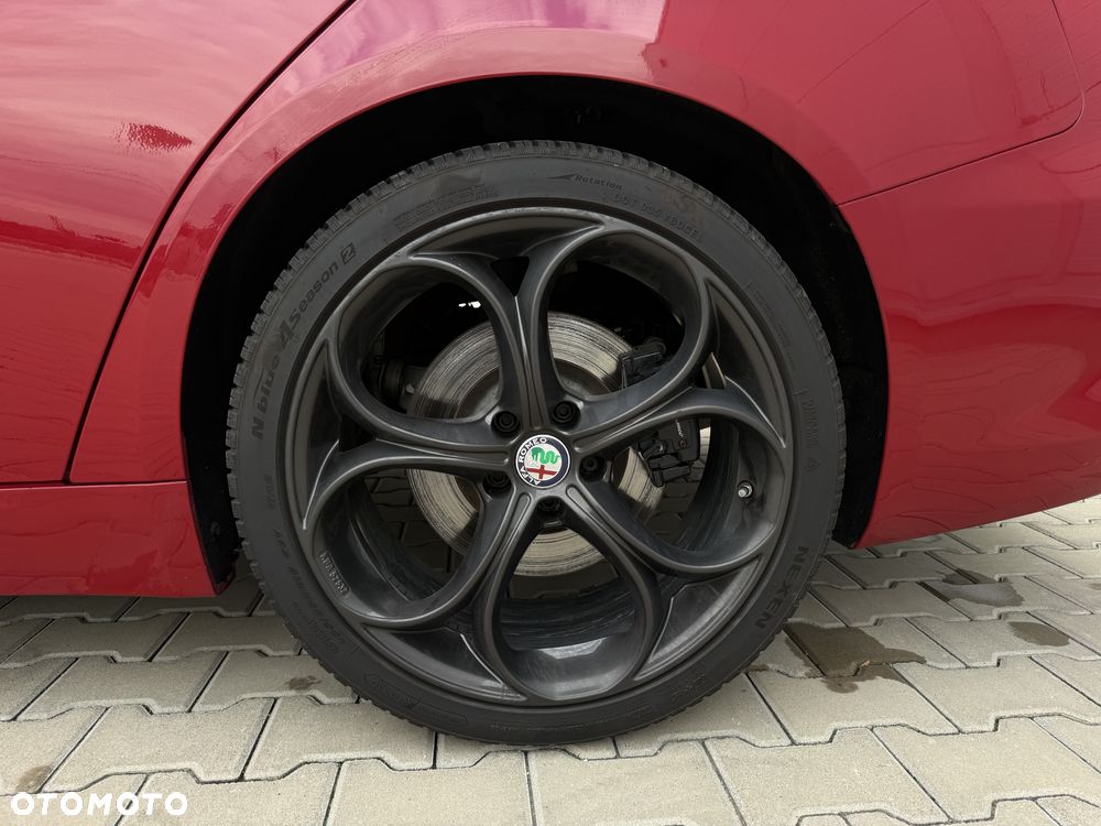 Alfa Romeo Giulia - 24