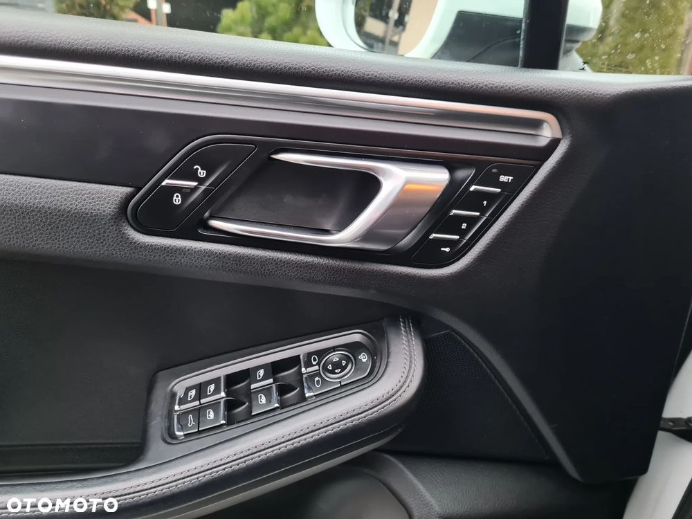 Porsche Macan Standard - 32