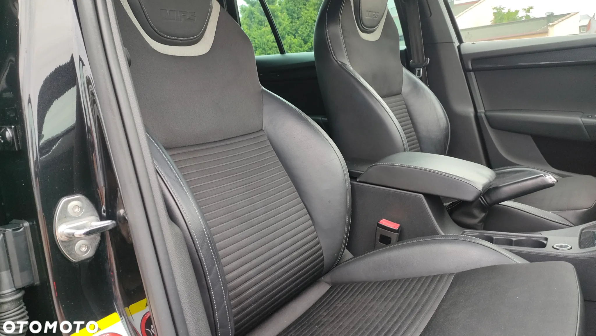 Skoda Octavia Combi 2.0 TDI RS - 9