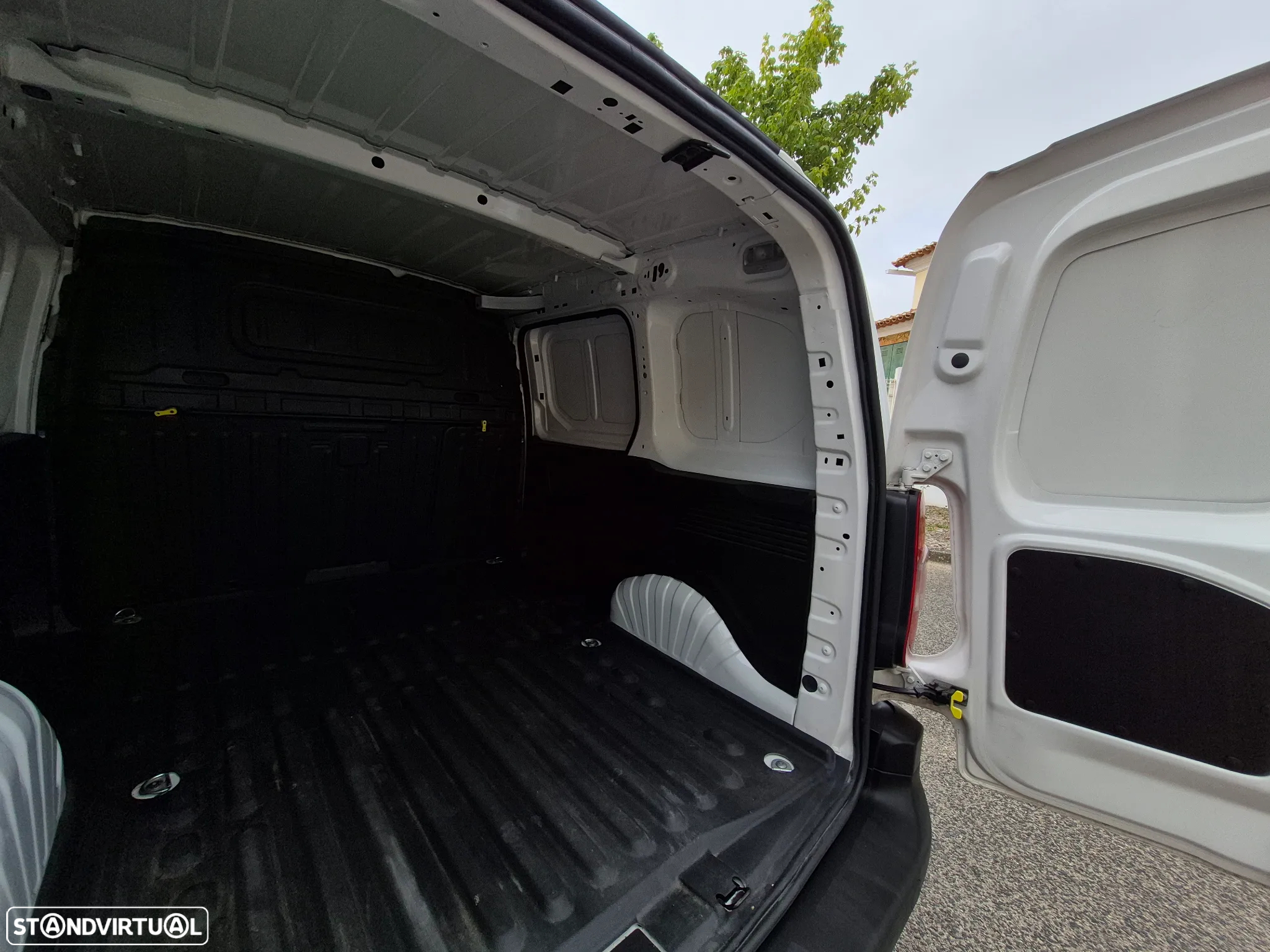 Opel Combo - 2020 | GARANTIA | Poucos KMS - 16