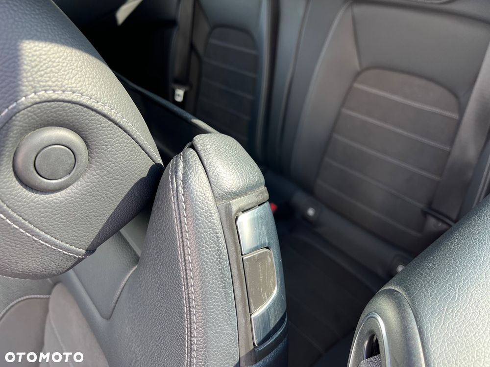 Mercedes-Benz Klasa C 200 9G-TRONIC AMG Line - 21