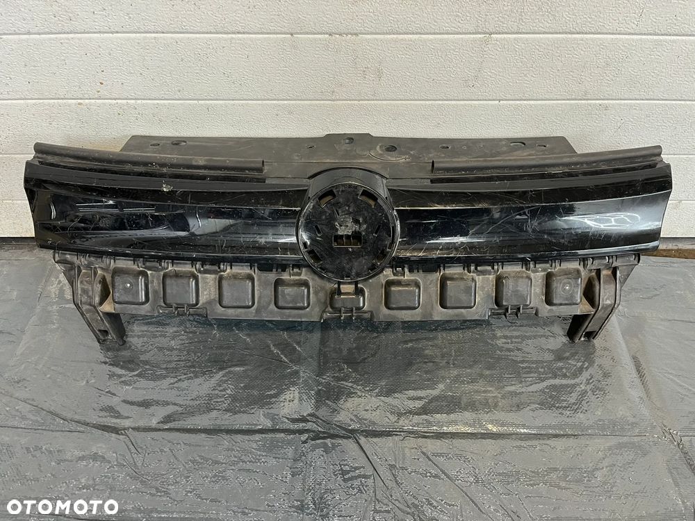 VW Caddy Wzmocnienie atrapy grill 2K7807231E