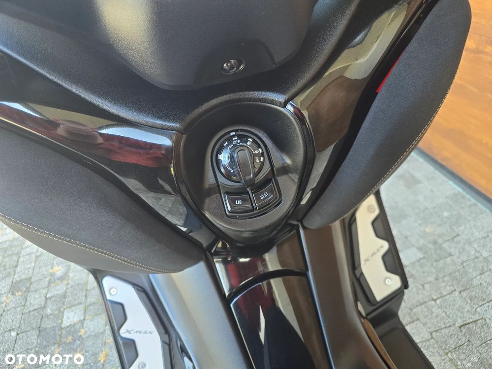 Yamaha X-max - 12