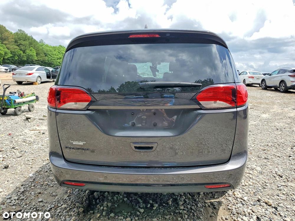 Chrysler Pacifica - 6