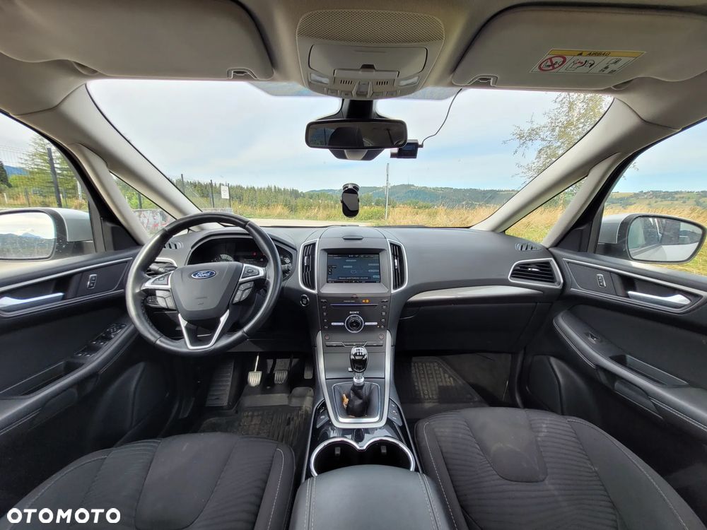 Ford S-Max - 11