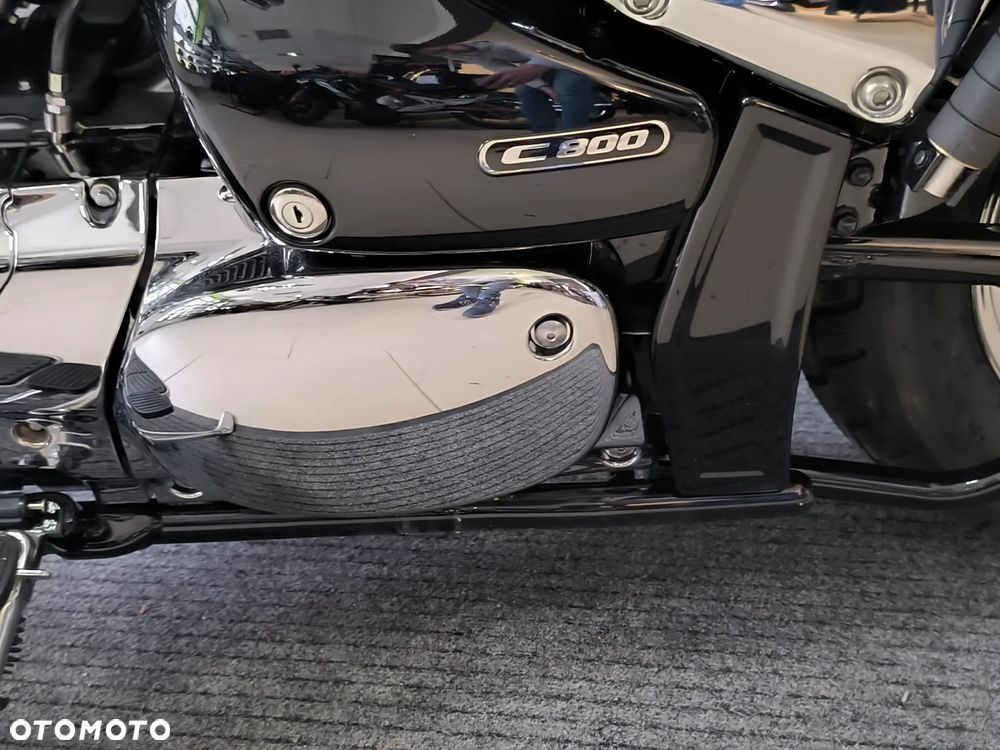 Suzuki Intruder - 35