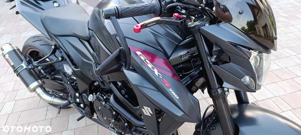 Suzuki GSX - 18