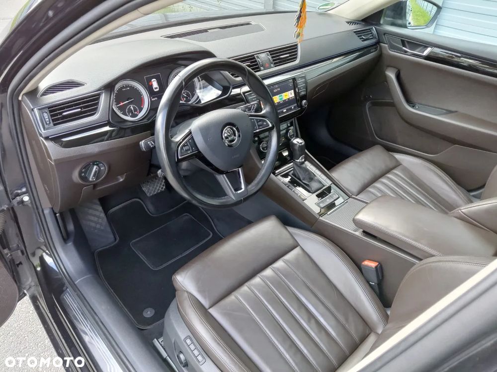 Skoda Superb 2.0 TDI DSG L&K - 14