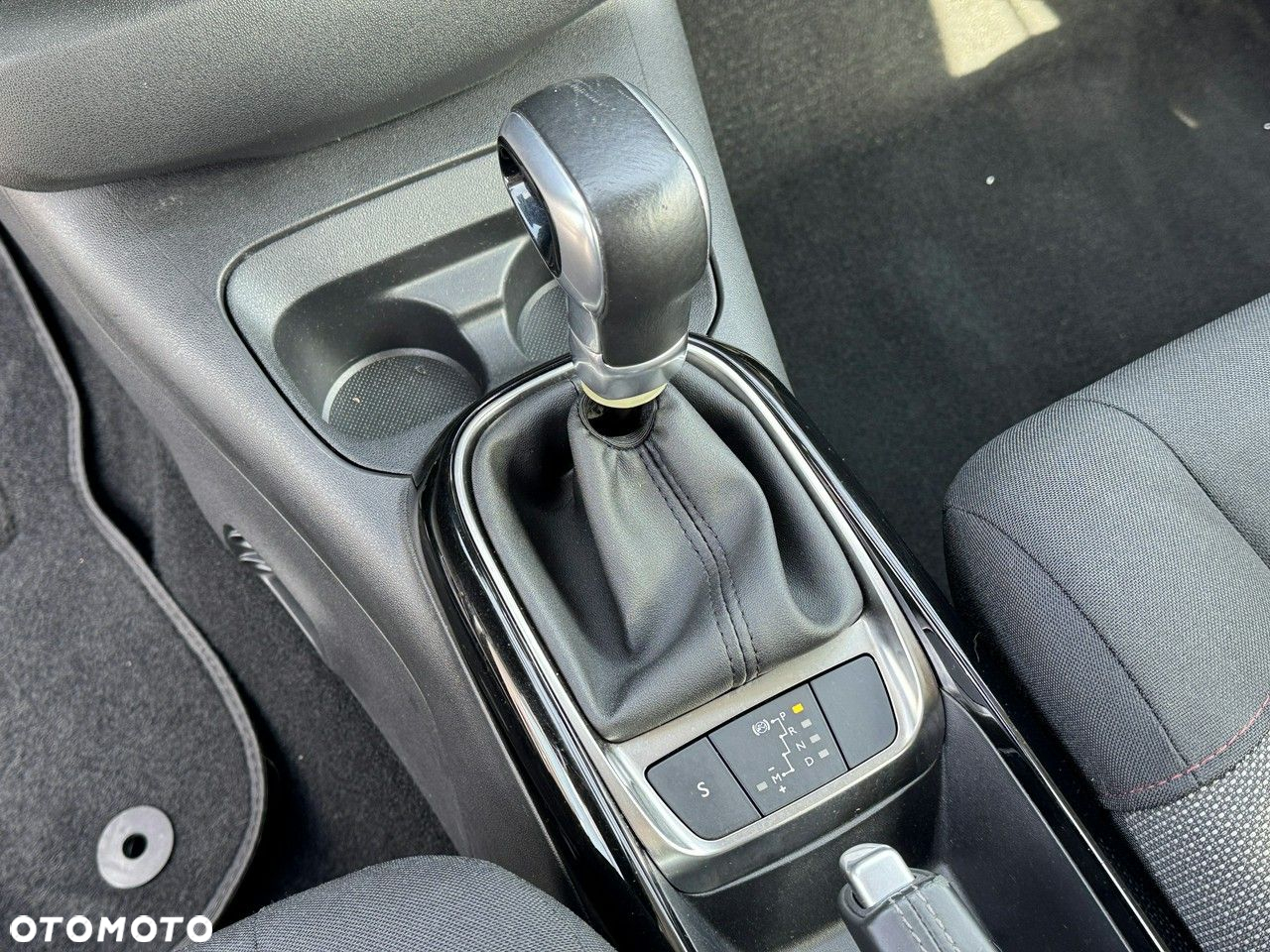 Citroën C4 Cactus 1.2 PureTech Feel S&S EAT6 - 32