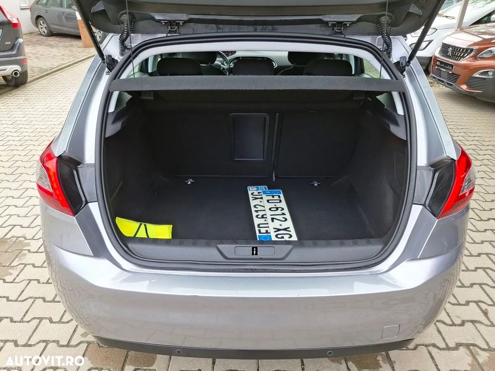 Peugeot 308 1.2 L PureTech Turbo S&S Active - 9