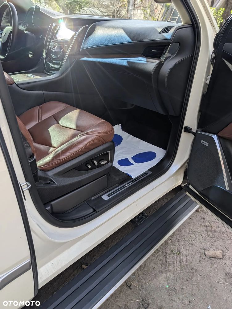 Cadillac Escalade - 10