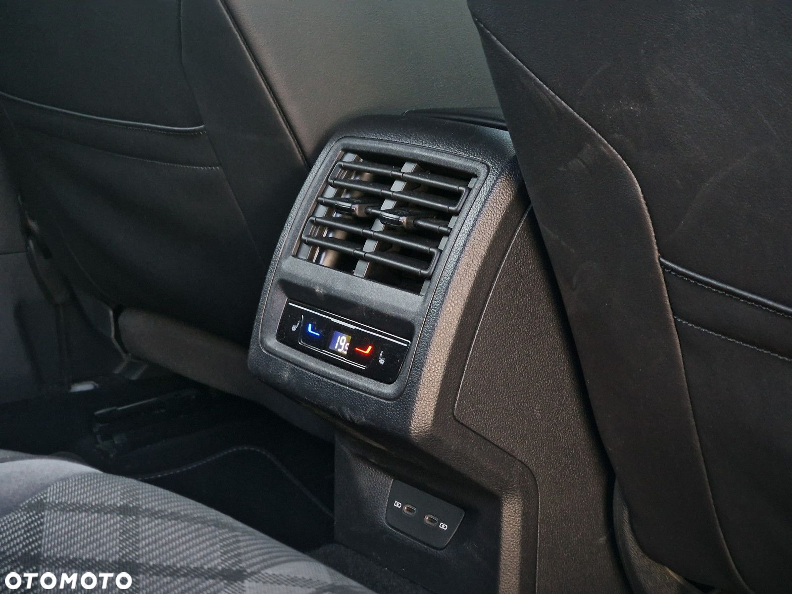 Volkswagen Golf VIII 2.0 TSI Style DSG - 17