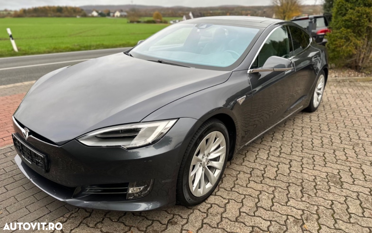 Tesla Model S - 3