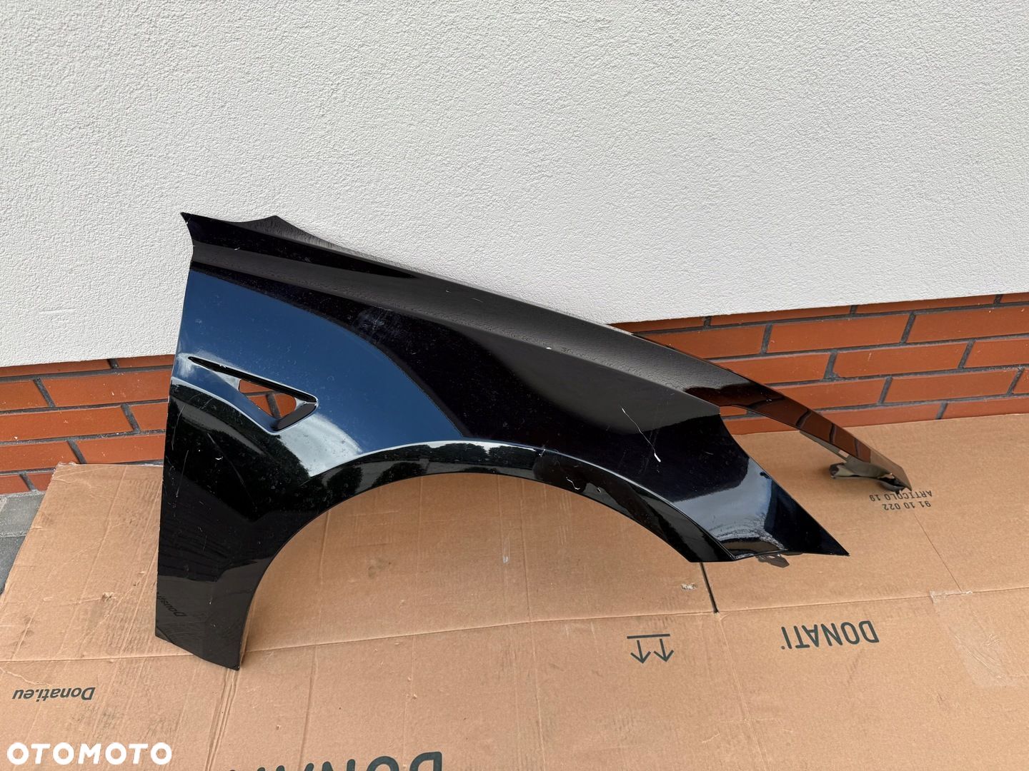 Tesla model 3 2016-2024 blotnik prawy przod ladny oryginal czarny demontaz - 1