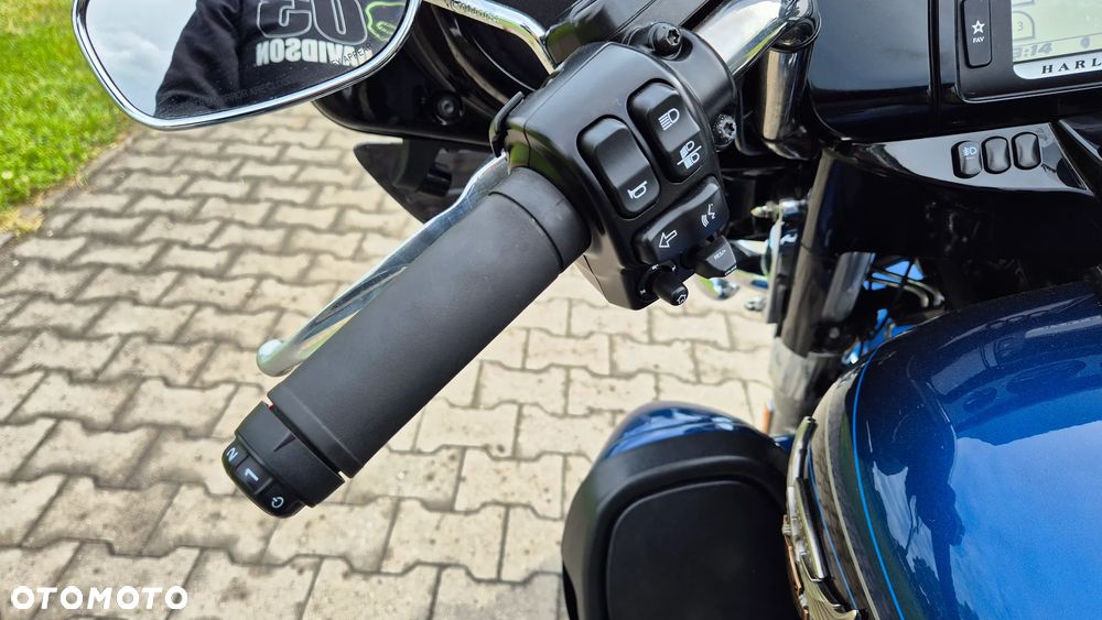 Harley-Davidson FLH Electra Glide - 16