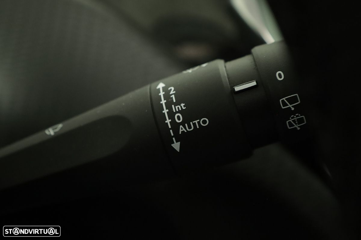 Peugeot 2008 1.2 PureTech Allure - 17