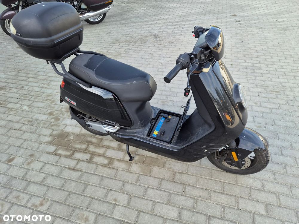 SKUTER ELEKTRYCZNY NJU NGT N GT owiewka osłona boczek zbiornik silnik zawieszenie set podnóżek swap siedzenie chłodnica regulator moduł przełącznik przekaźnik licznik wiązka czasza wypełnienie licznik silnik stelaż pod kufer