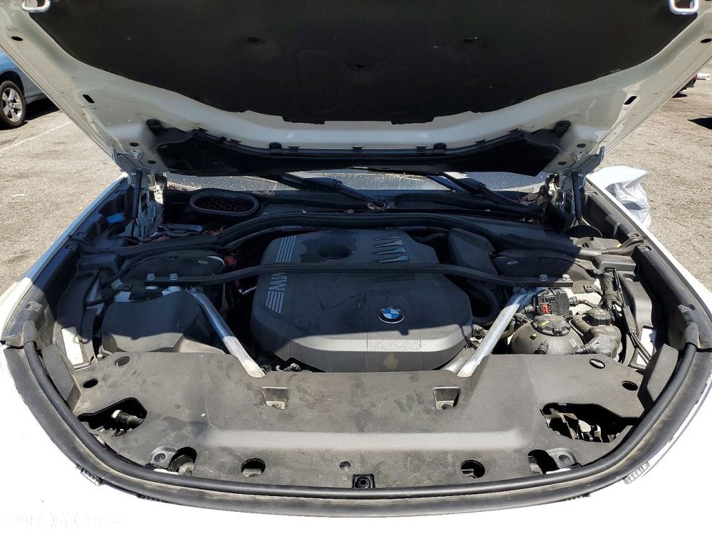 BMW Seria 7 740i - 12