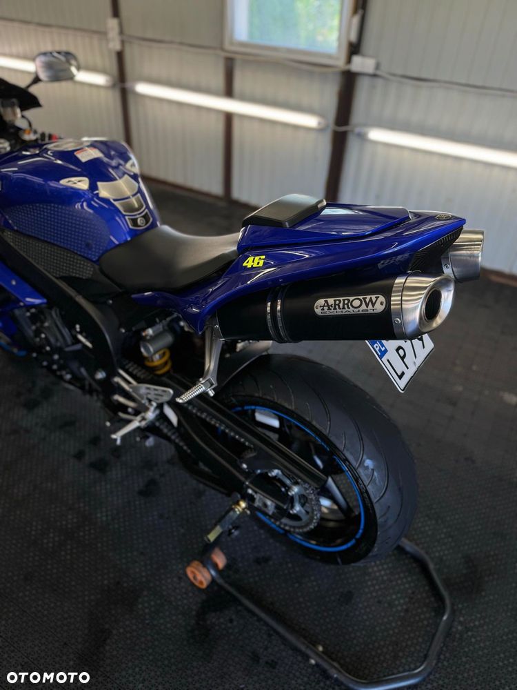 Yamaha R1 - 12