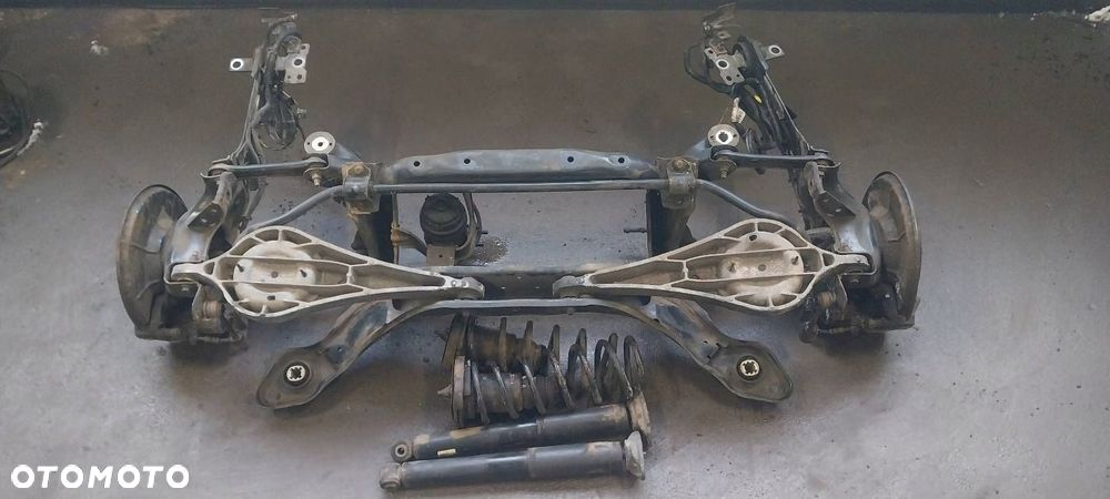 KOMPLETNE ZAWIESZENIE BELKA SANKI TYŁ HAMULCE AMORTYZATORY VOLVO S60 II - 1