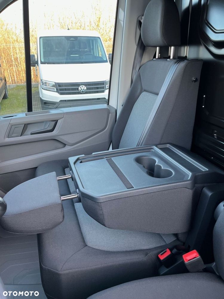 Volkswagen Crafter 35 Furgon z wysokim dachem silnik: 2,0 l EU6 SCR 140 KM / skrzynia biegów: Przedni napęd manualna 6-biegowa rozstaw osi: 4490 mm - 11