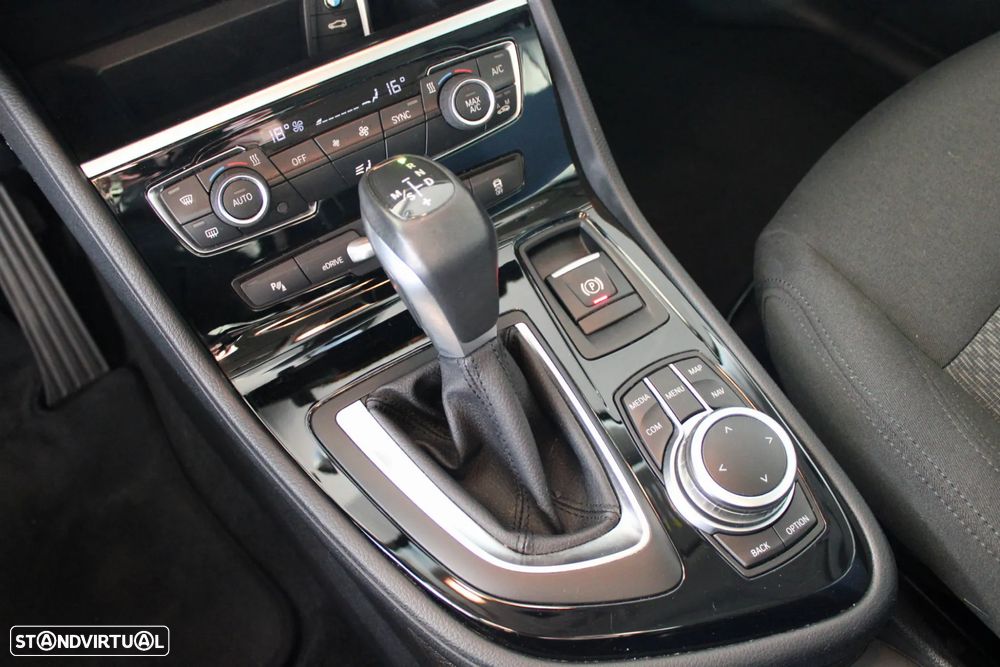 BMW 225xe Active Tourer - 12