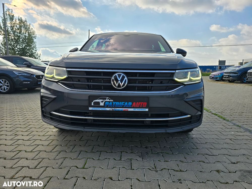 Volkswagen Tiguan - 1