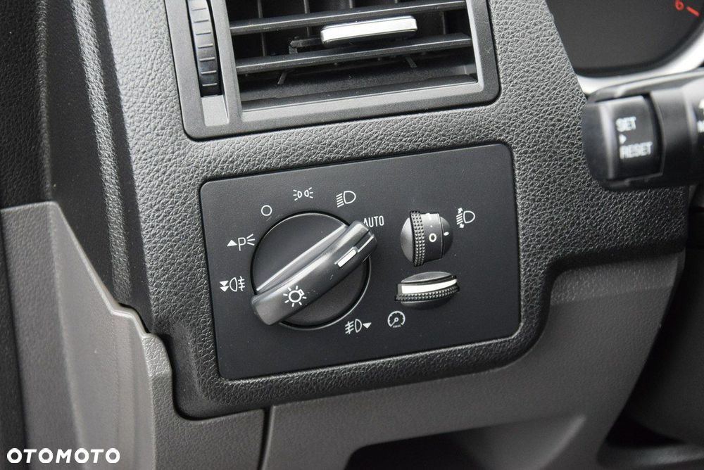 Ford Kuga 2.0 TDCi 2x4 Titanium - 32